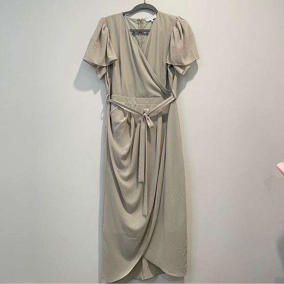 Ivy City Co midi faux wrap sage green dress - Picture 2 of 10